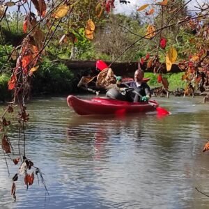 Sprzątanie rzeki Dłubni z kajaka - spływ sprzątający + ognisko (Nowa Huta)