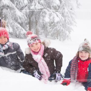 Zimowa wycieczka szkolna Ojców – 1 dzień | Jaskinia Nietoperzowa, tropy zwierząt w OPN i ognisko